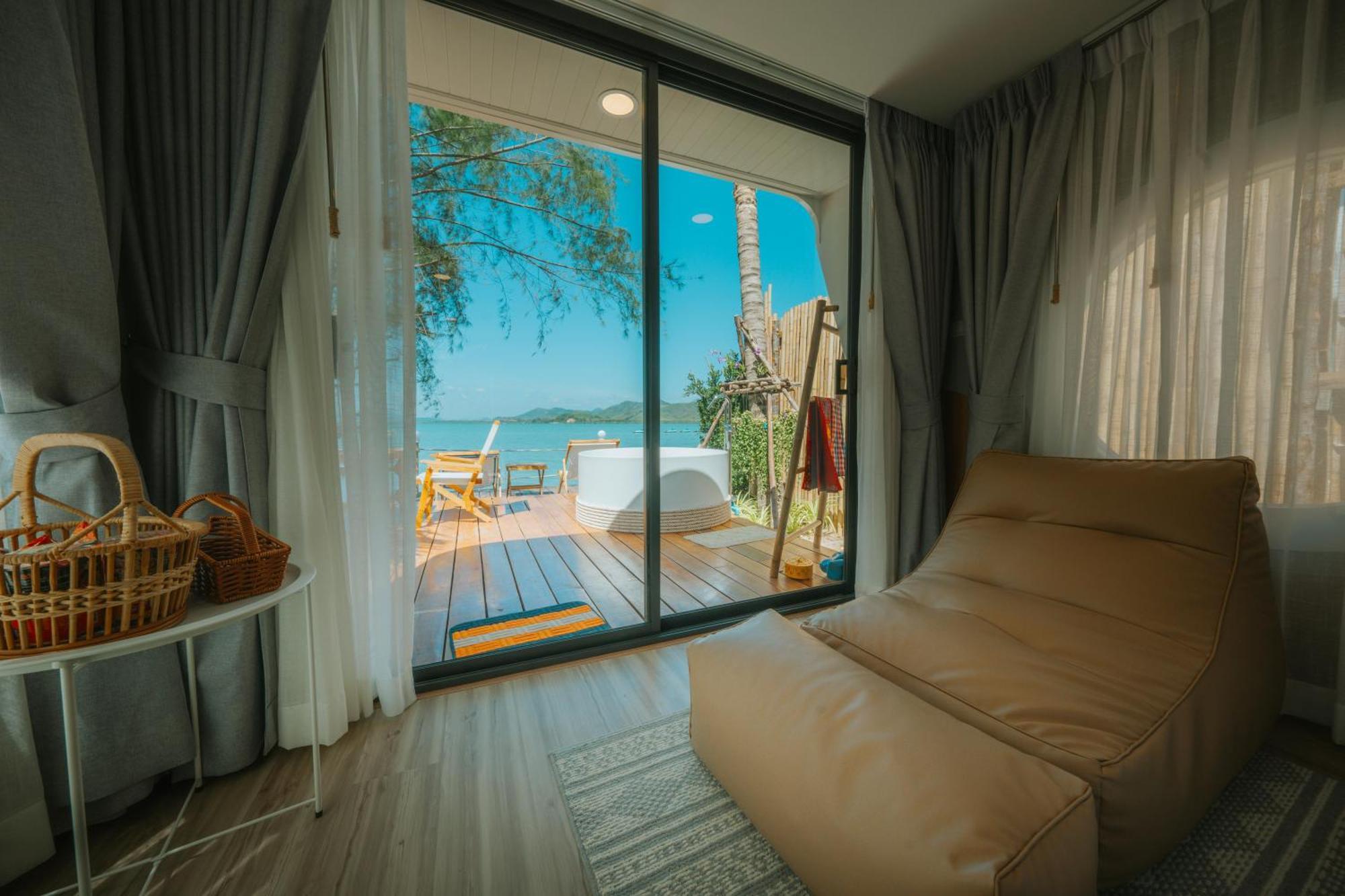 Sea Sand See Sky Beach Front Resort Phuket Exterior foto